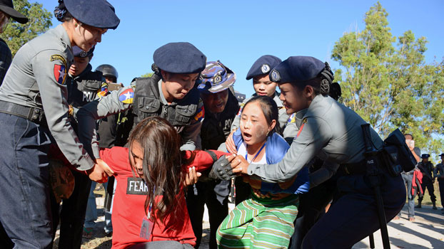 21 Injured During Protest Against Aung San Statue